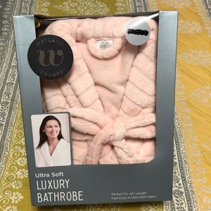 Ultra soft bathrobe. New!